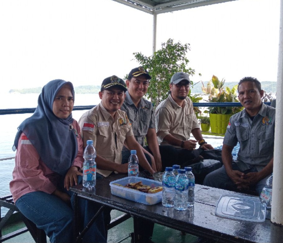 Anggota DPRD Banggai Laut ikut launching perdana Feri KMP Teluk Tolo rute Banggai-Paisu Lamo-Dungkean (Foto : Nomo/BanggaiTerkini)
