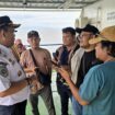 Kepala BPTD (Balai Pengelola Transportasi Darat) Kelas II Sulawesi Tengah Mangasi Sinaga diwawancarai awak media diatas Feri KMP Teluk Tolo pada lauching perdana penyebrangan Banggai-Paisu Lamo-Dungkean (Foto : Istimewa)