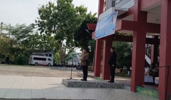 Wabup Ablit saat menyampaikan amanat pembina pada peringatan hari desa nasional 2026 (Foto: Nomo/BanggaiTerkini)