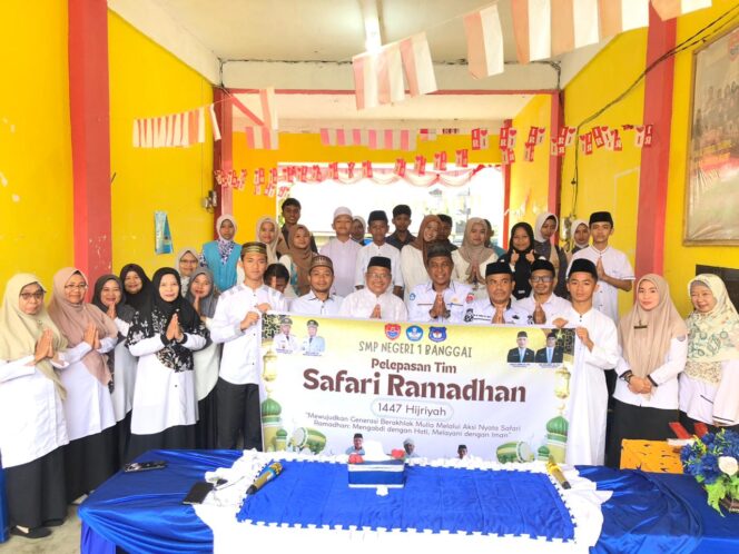 
					Mantap! SMP N 1 Banggai Lepas Tim Safari Ramadan ke 4 Kecamatan, Kepsek : Ini Bentuk Latihan Anak-Anak Saya