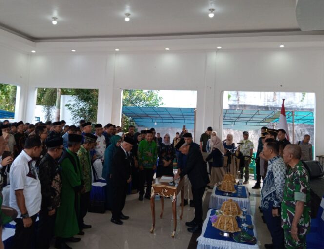 
					Bupati Sofyan melantik Saiful U. Usuria sebagai Sekretaris Daerah (Foto : Nomo/BanggaiTerkini)