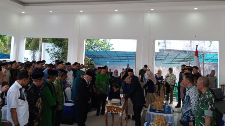 Bupati Sofyan melantik Saiful U. Usuria sebagai Sekretaris Daerah (Foto : Nomo/BanggaiTerkini)