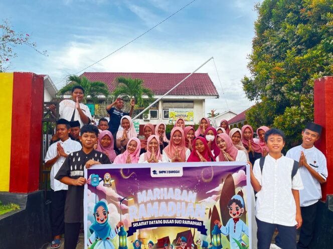 
					Berkah Ramadan, SMP Negeri 2 Banggai Berbagi Takjil dan Buka Puasa Bersama
