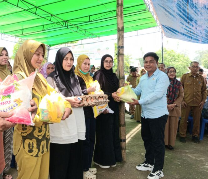 
					Dukung Program Pemkab Banggai Laut, Anggota DPRD Firman L. Laido Hadiri Gerakan Pasar Murah di Dusun Lelang, Kokini
