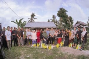Yayasan Inovasi Muda Mandiri Banggai Laut bagikan sembako (Ist)