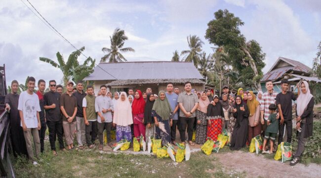 Yayasan Inovasi Muda Mandiri Banggai Laut bagikan sembako (Ist)