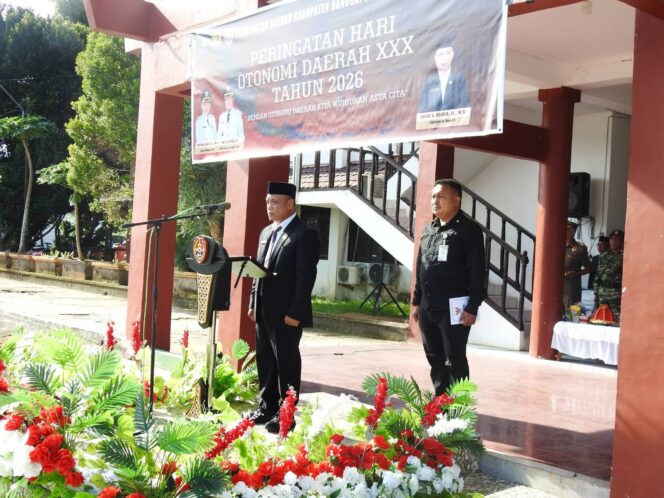 
					Sekda Saiful U. Usuria Pimpin Upacara Peringatan Hari Otonomi Daerah ke-30 Tahun