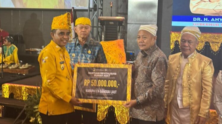 Pemda Banggai Laut Terima Bantuan Revitaliasai Rumah Adat dari Gubernur
