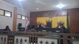 Majelis Hakim membacakan putusan mantan kades Tinakin Laut (Ist)