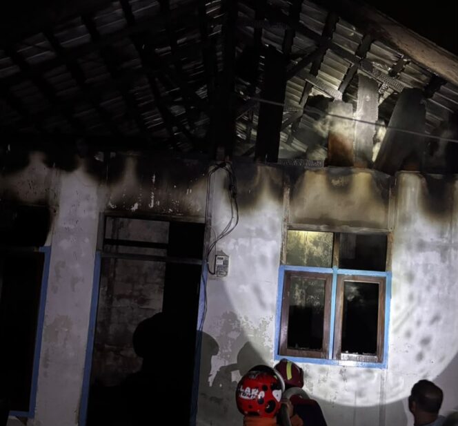 
					Gara-Gara Charger HP, Satu Rumah Warga di Salakan Hangus Terbakar