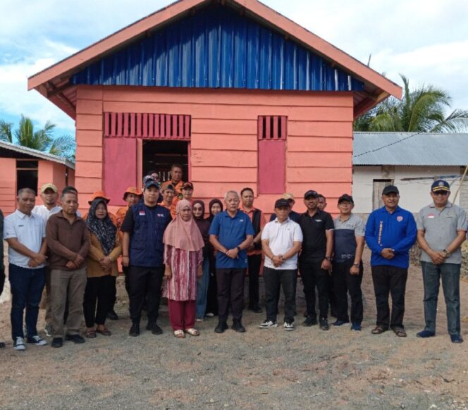
					Respon Cepat Pemda Banggai Laut, Bupati Sofyan Serahkan 1 Unit Rumah ke Warga Terdampak Bencana