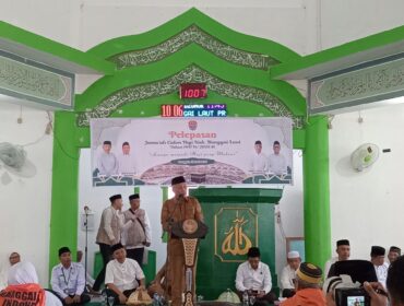 Bupati Banggai Laut saat melepas 65 orang calon jemaah haji Banggai Laut (BanggaiTerkini)