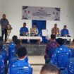 Bupati Sofyan Kaepa saat sambutan pada pelepesan Kafilah MTQ Banggai Laut (Foto : Ist)