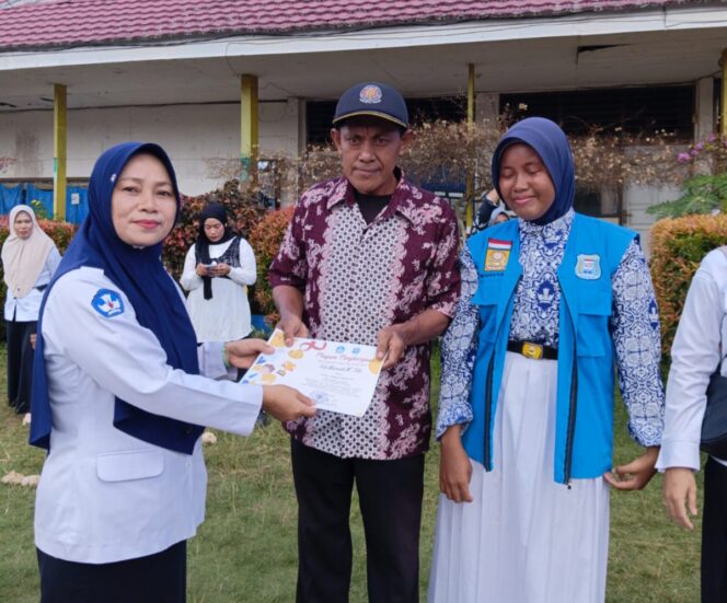 
					Mantap! Laksanakan SE Bupati Sofyan, SMP N 2 Banggai Gelar Gerakan Ayah Mengambil Rapor (GEMAR)