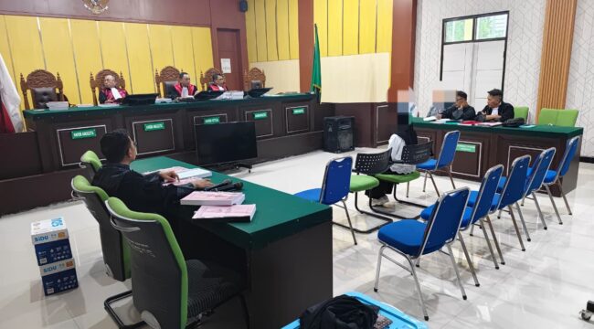 Suasana persidangan pada perkara korupsi PDAM Banggai Laut di PN Palu (Foto : Kejaksaan Negeri Banggai Laut)