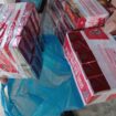Petugas mengamankan rokok ilegal (Foto : BanggaiTerkini)