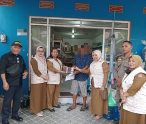 Petugas bea cukai dan Bapenda Banggai Laut menyita rokok ilegal (Foto: BanggaiTerkini)