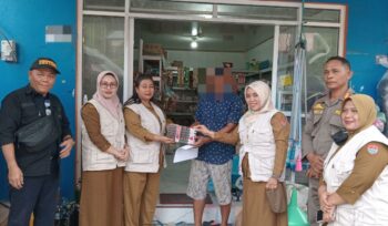 Petugas bea cukai dan Bapenda Banggai Laut menyita rokok ilegal (Foto: BanggaiTerkini)