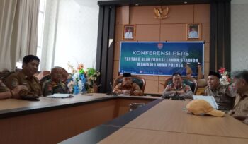Sekda Saiful U.Usuria bersama Kapolsek Banggai dan sejumlah kepala OPD melakukan Konferensi pers (Foto : BanggaiTerkini)