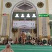 Sekda Saiful U.Usuria sambutan saat menyambut kedatangan jamaah haji asal Banggai Laut (Foto: BanggaiTerkini)