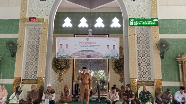 Sekda Saiful U.Usuria sambutan saat menyambut kedatangan jamaah haji asal Banggai Laut (Foto: BanggaiTerkini)