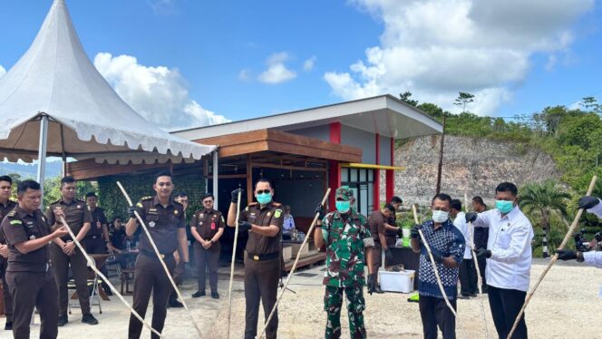 
					Kejari Banggai Laut Musnahkan Barang Bukti 40 Perkara Inkracht