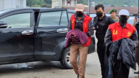 Para tersangka korupsi bansos saat diamankan menuju Luwuk (dok Kejari Banggai Laut)