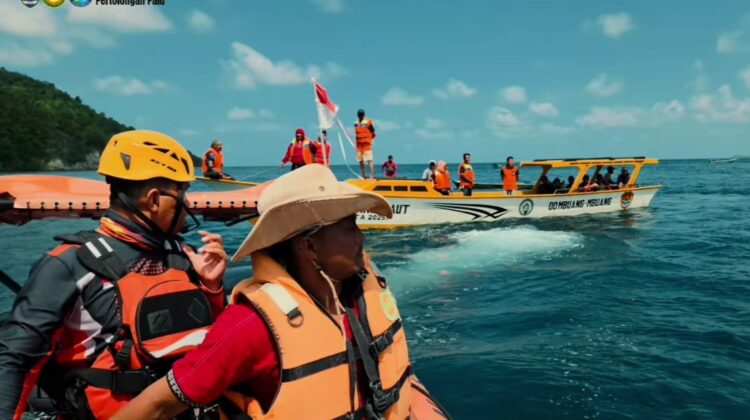 Proses pencarian oleh Unit SAR Banggai Laut (Foto: Basarnas)