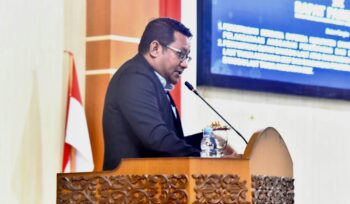 Anggota DPRD Kabupaten Banggai Laut partai Hanura, Abd Azis menyampaikan pandangan fraksi [Foto : Istimewa]