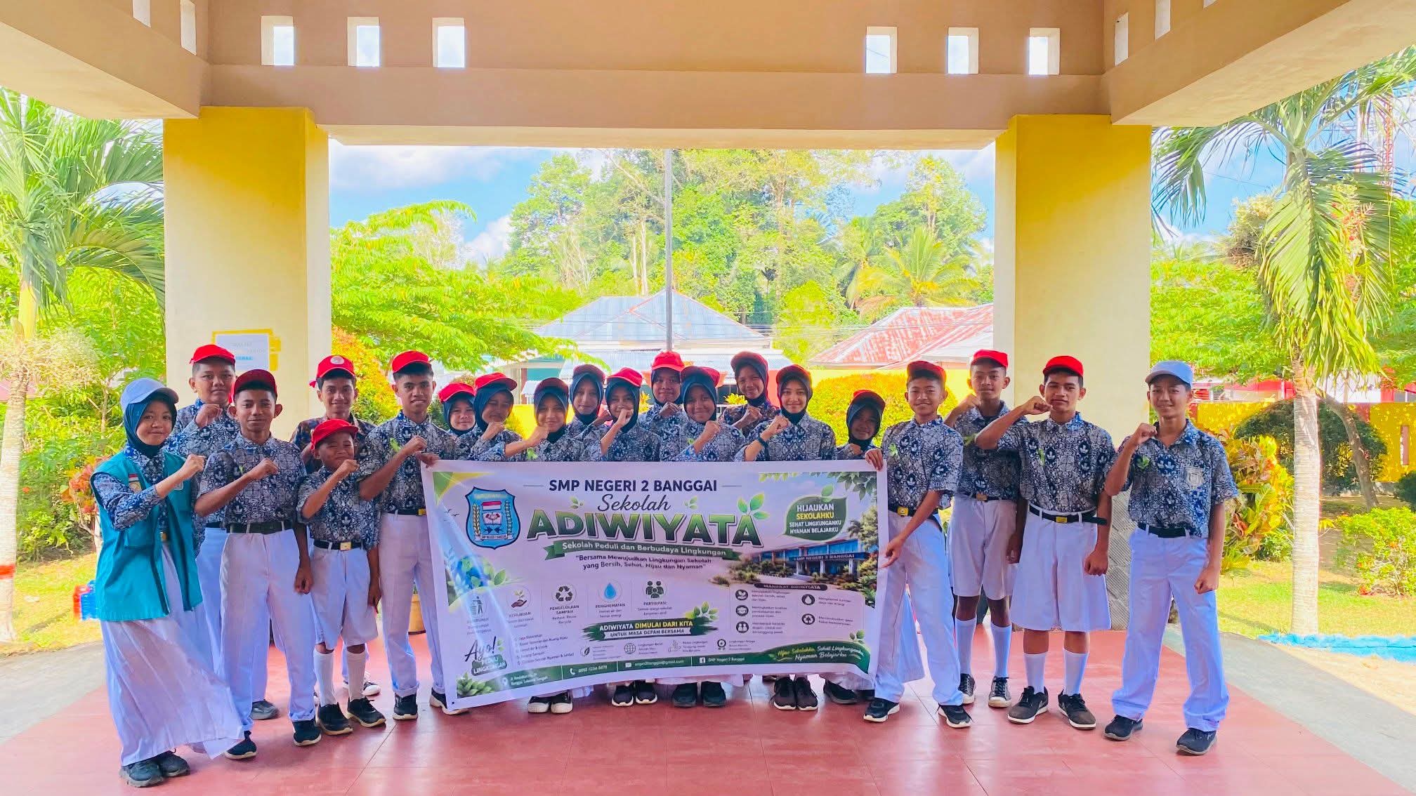 Kader Adiwiyata SMPN 2 Banggai Kampanyekan Peduli Lingkungan kepada Masyarakat