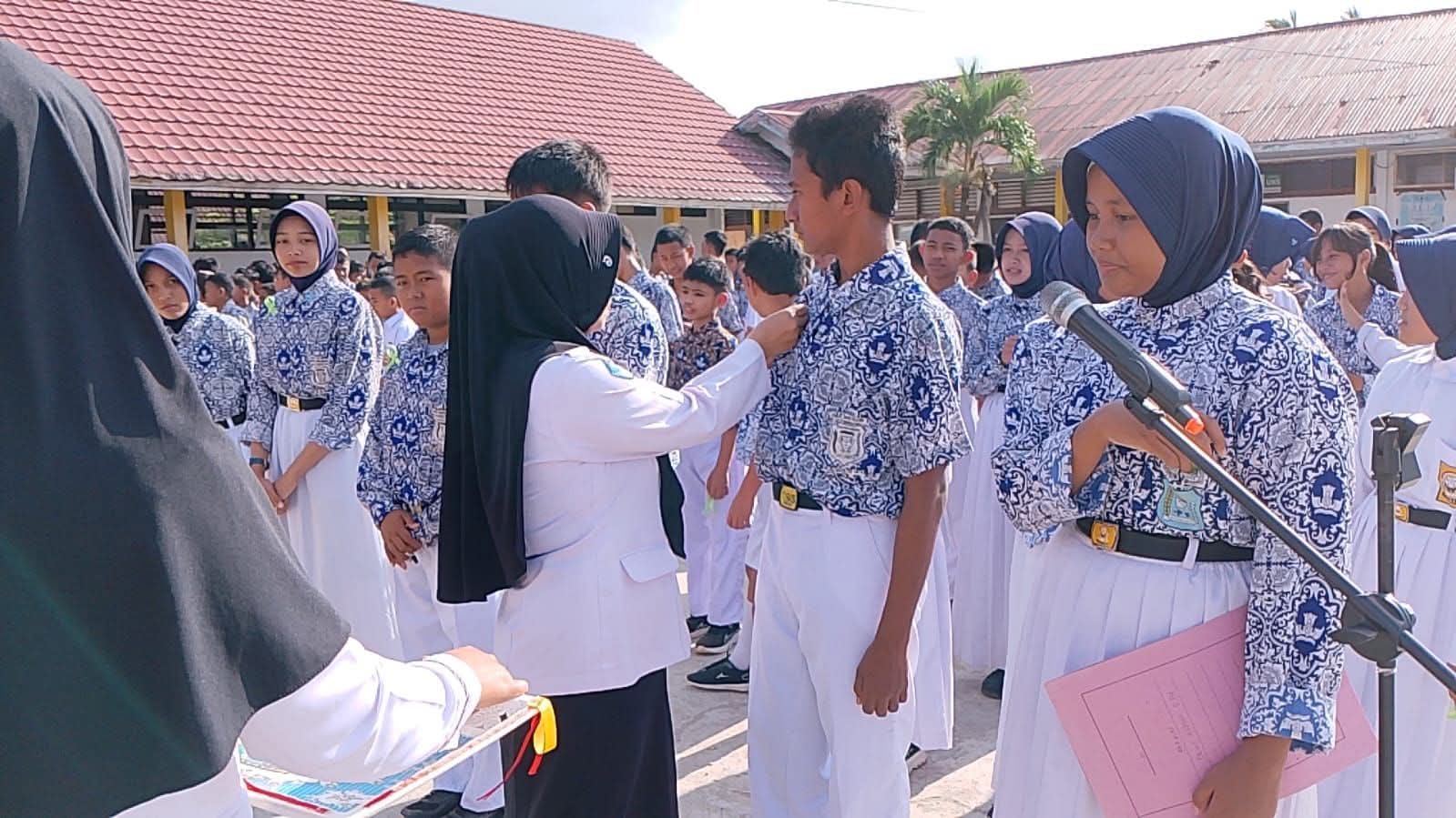 104 Murid SMP Negeri 2 Banggai Dikukuhkan sebagai Kader Adiwiyata