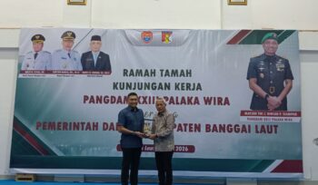 Ramah tamah Pandam XXII Palaka Wira Mayjen TNI J. Binsar P. Sianipar dan Bupati Sofyan Kaepa (Foto : BanggaiTerkini)