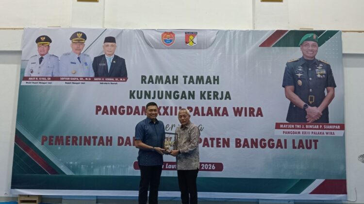 Ramah tamah Pandam XXII Palaka Wira Mayjen TNI J. Binsar P. Sianipar dan Bupati Sofyan Kaepa (Foto : BanggaiTerkini)