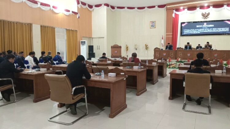 Suasana rapat paripurna persetujuan bersama Rancangan Peraturan Daerah (Ranperda) tentang Pertanggungjawaban Pelaksanaan Anggaran Pendapatan dan Belanja Daerah (APBD) Tahun Anggaran 2025. Foto : Nomo/BanggaiTerkini