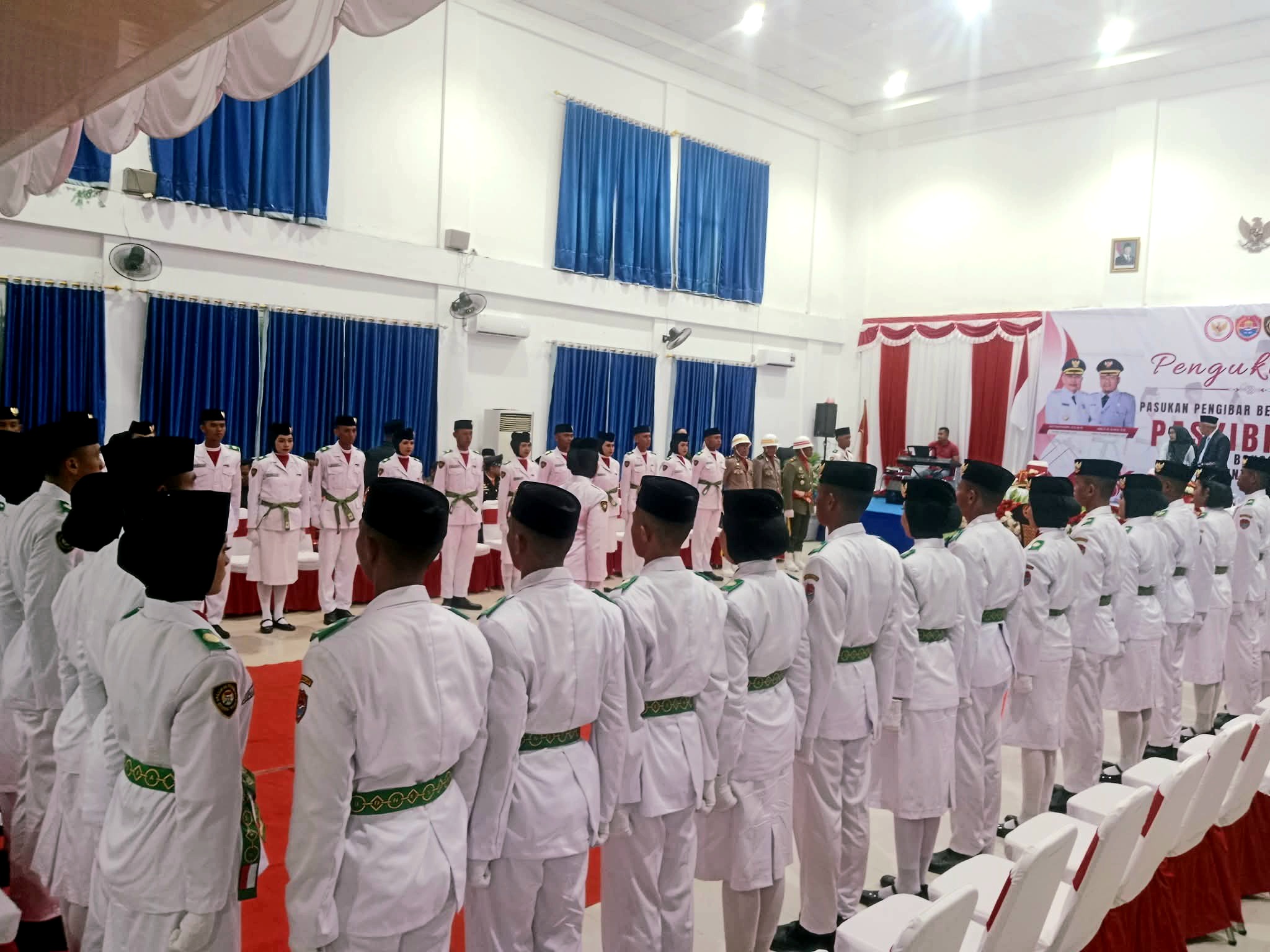 Prosesi pengukuhan 42 Paskibraka Banggai Laut. Foto : Istimewa
