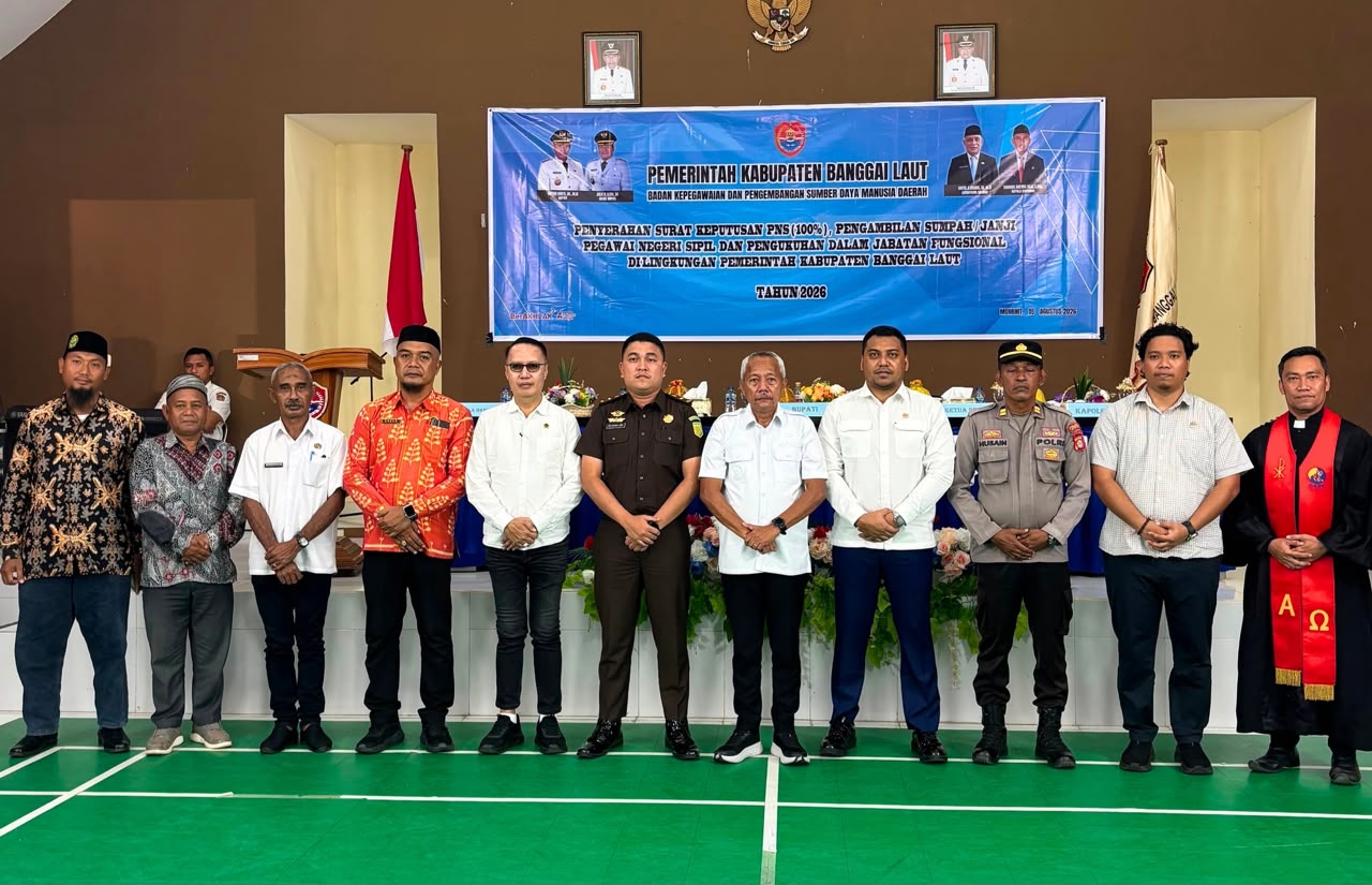 Sinergi Antar Instansi, Kepala Kantor Pertanahan Hadiri Penyerahan SK PNS Pemda Banggai Laut