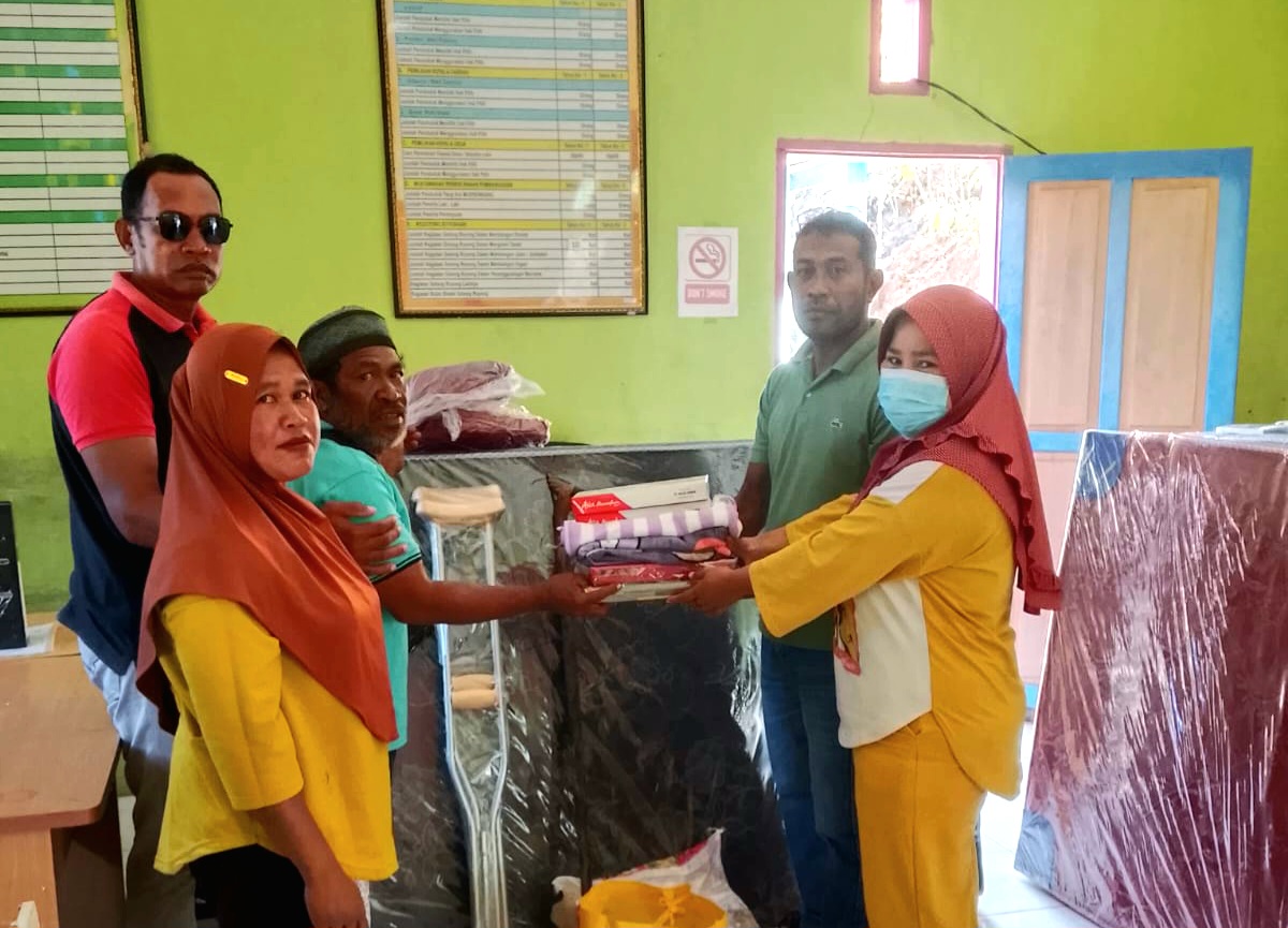 Pemdes Kokudang Salurkan Bantuan Atensi Rehabilitasi Sosial bagi Penyandang Disabilitas
