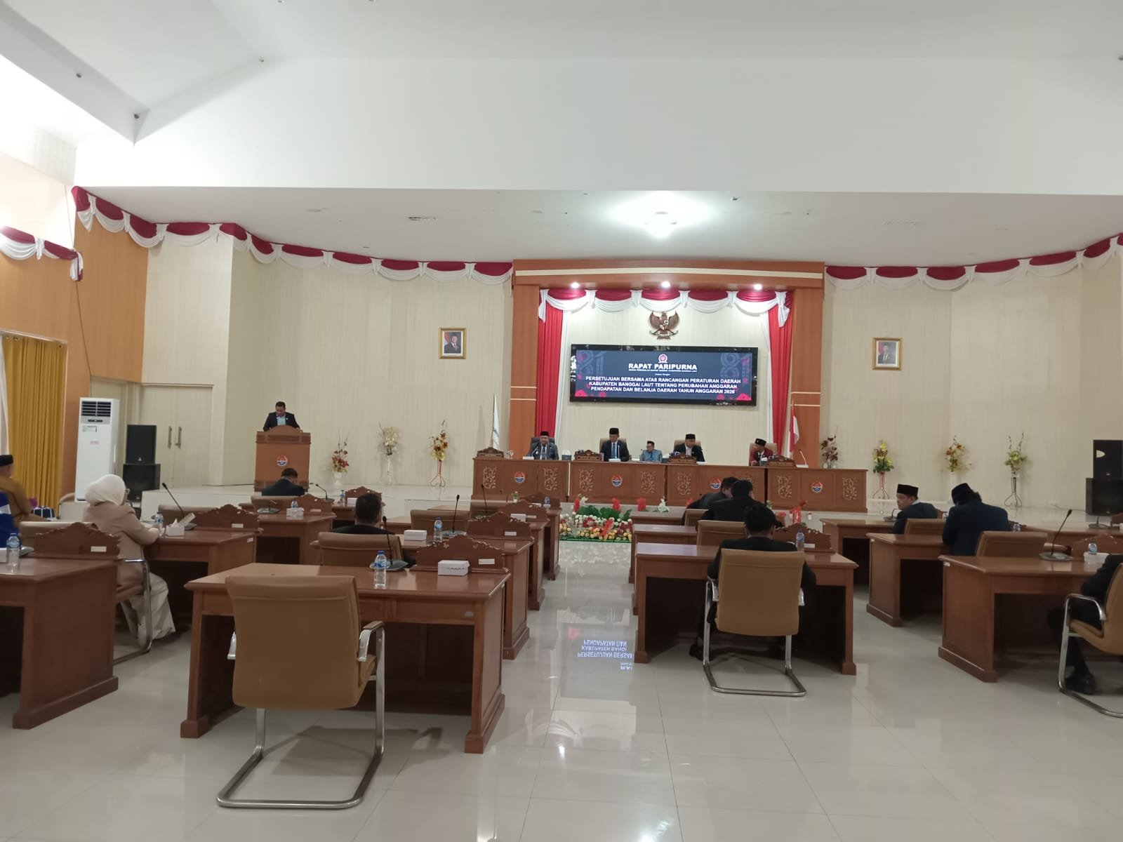 Rapat Paripurna Persetujuan Bersama Terhadap Rancangan Peraturan Daerah Tentang Perubahan APBD 2026, Senin (28/9/2026). FOTO : Nomo/ BanggaiTerkini