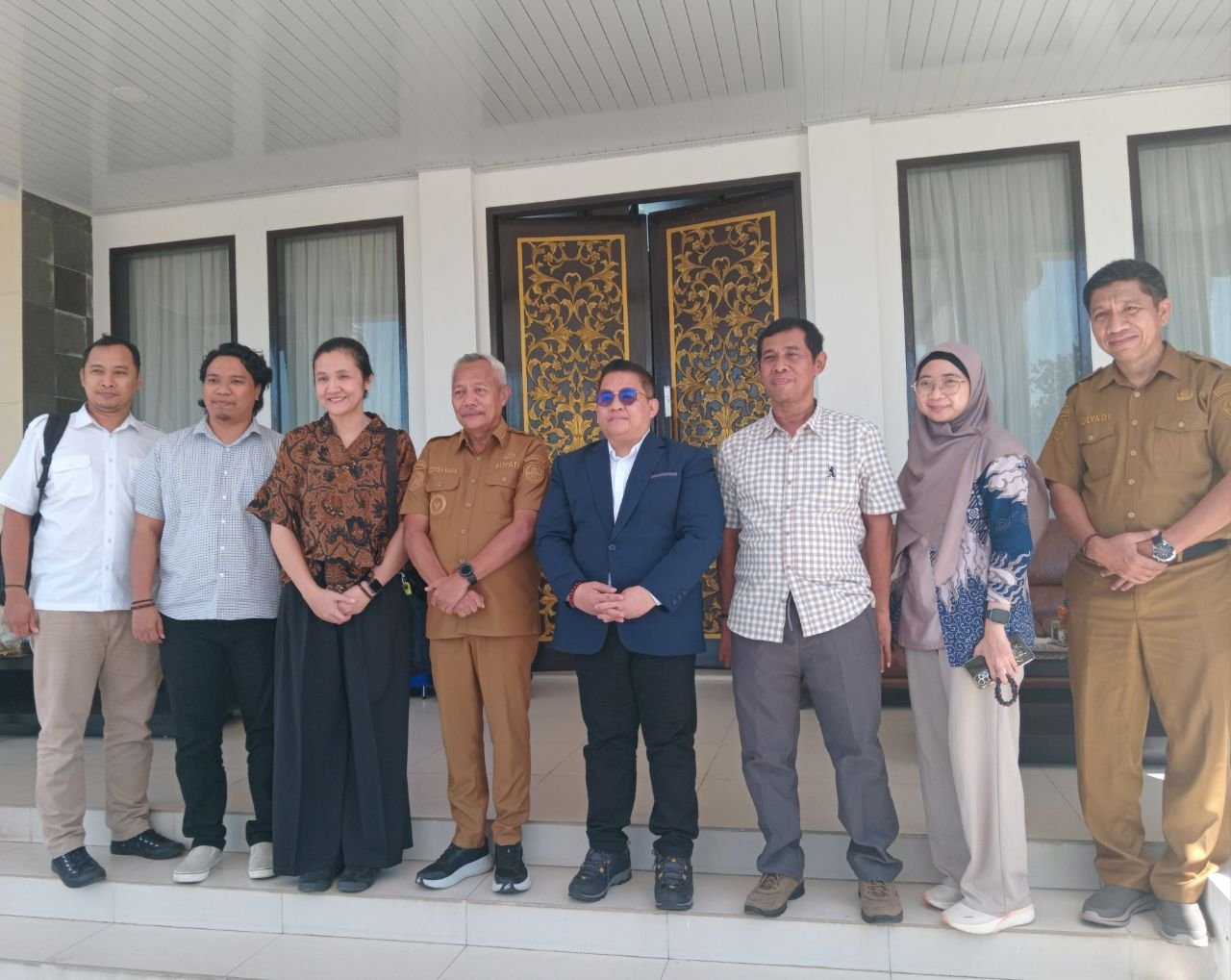 Tim dari Kementerian ATR/BPN dan Tim Leader perwakilan Bank Dunia bertemu Bupati Sofyan Kaepa. FOTO : Nomo/ BanggaiTerkini